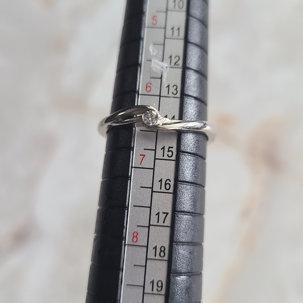 Elegant 10k White Gold Ring with Diamond Accent Sz 6.5